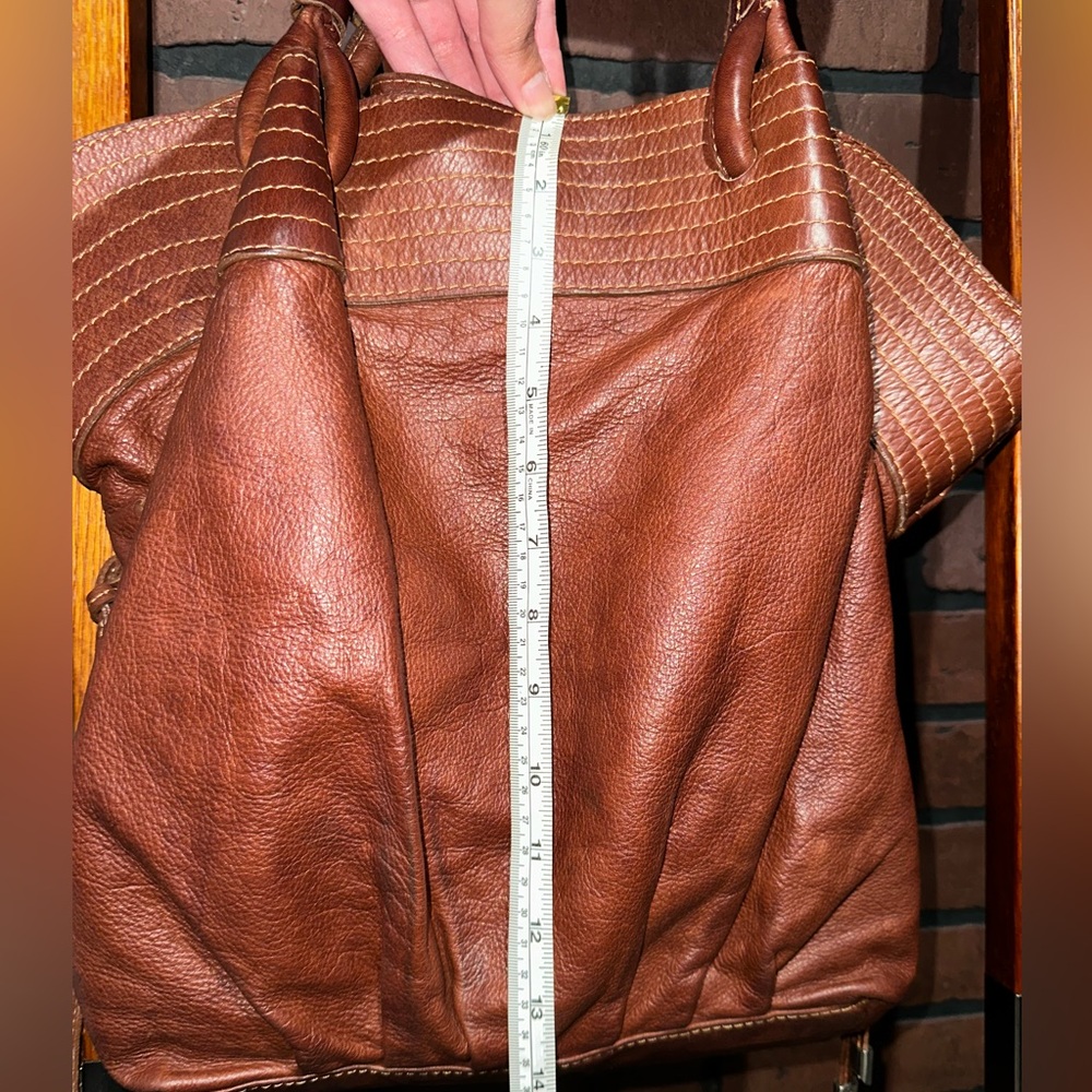 Elegant Brown Leather Shoulder Bag - Picture 8 of 9